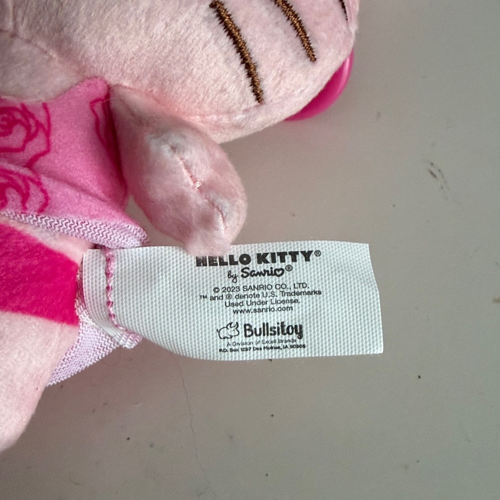 Hello Kitty Keychain Bundle - Picture 9 of 9